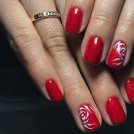 new_studiya_manicura2018 Очаровательный красный маникюр с розами